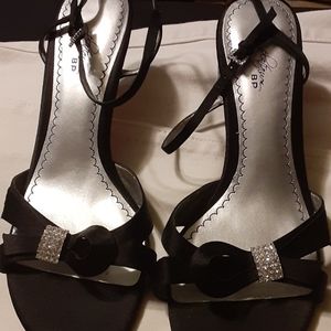 Vero Cuoio Black and Silver Heels